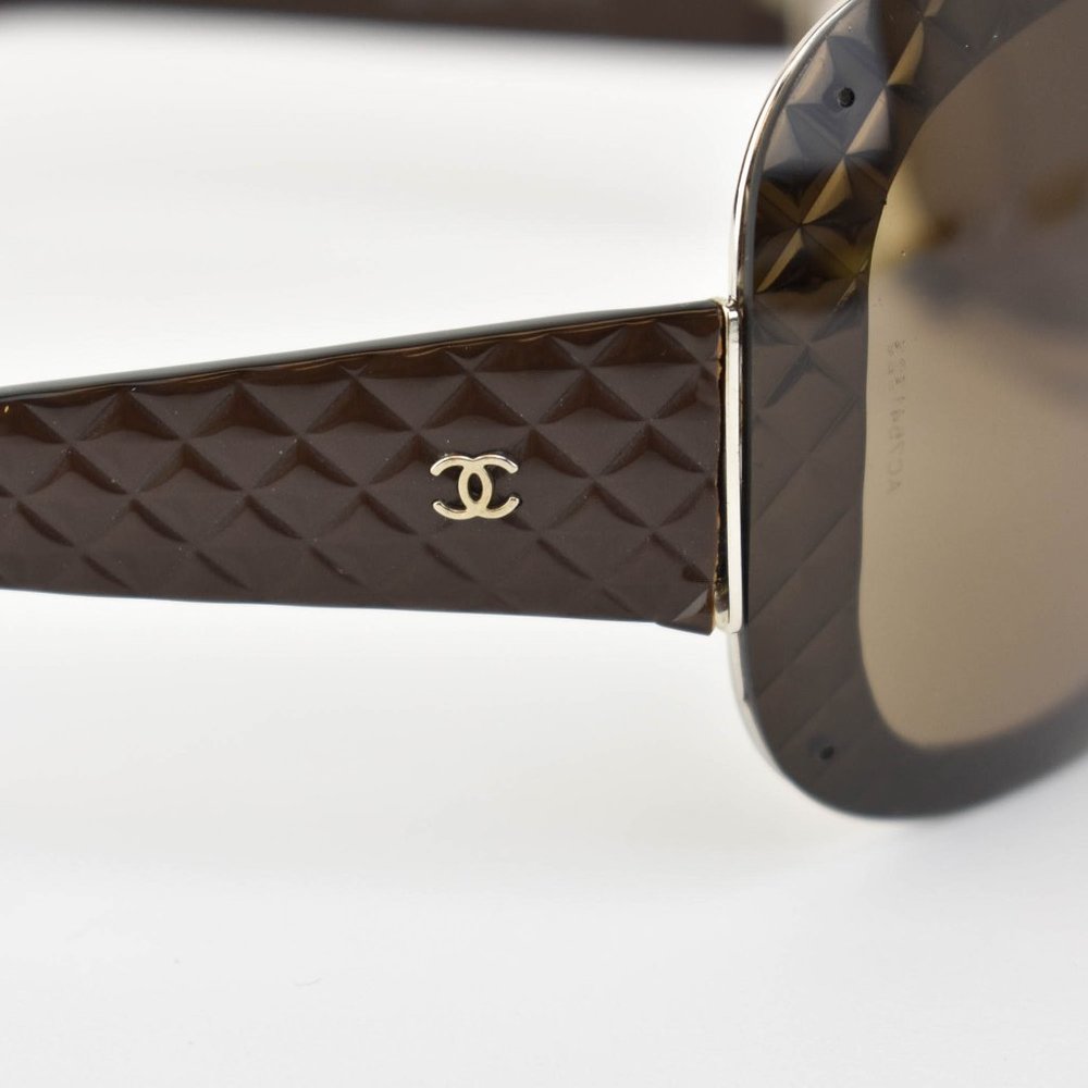 CHANEL: Bronze, Quilted Shield "CC" Logo Sunglasses (nb) - Picture 7 of 12